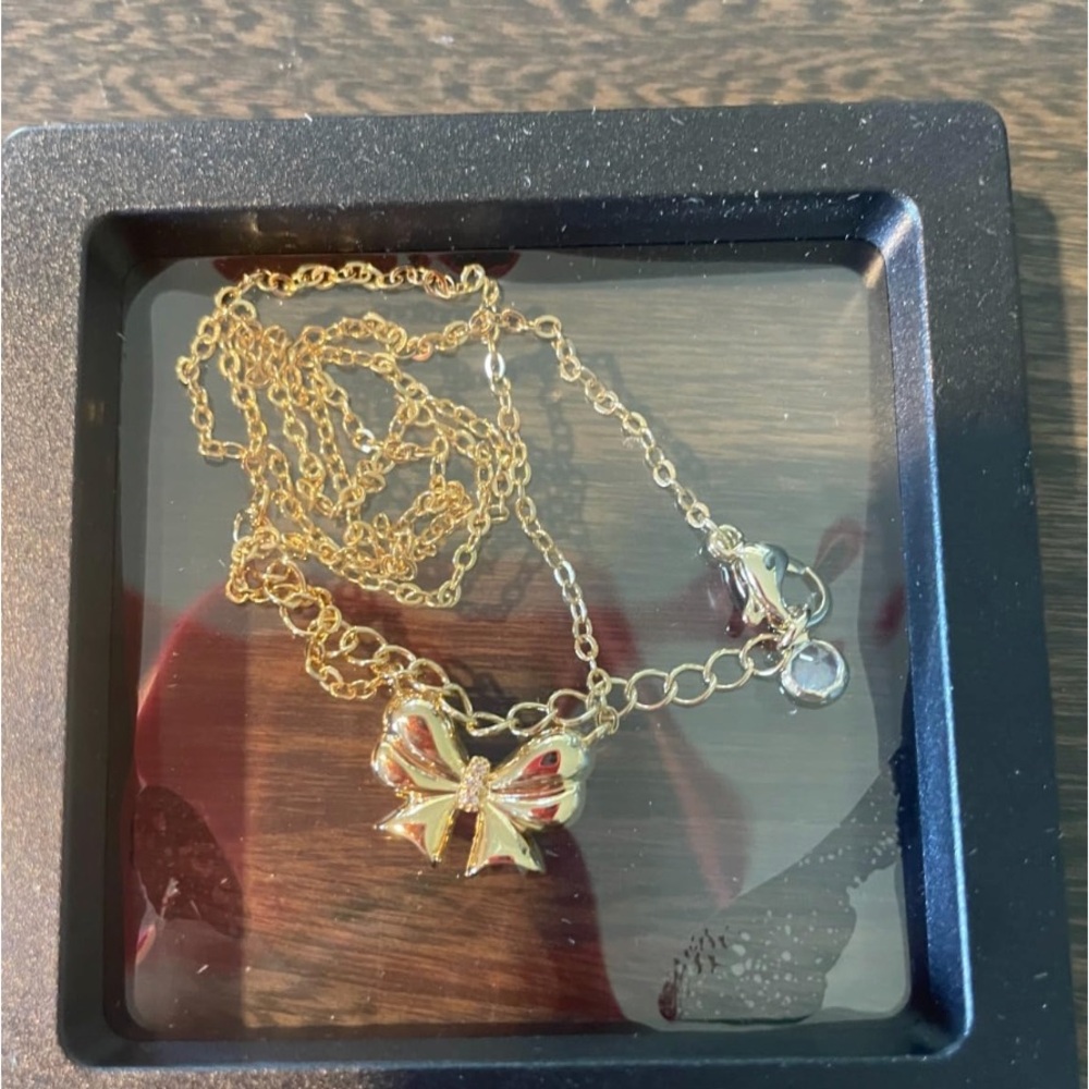 NEW WOMENS GOLD RIBBON NECKLACE